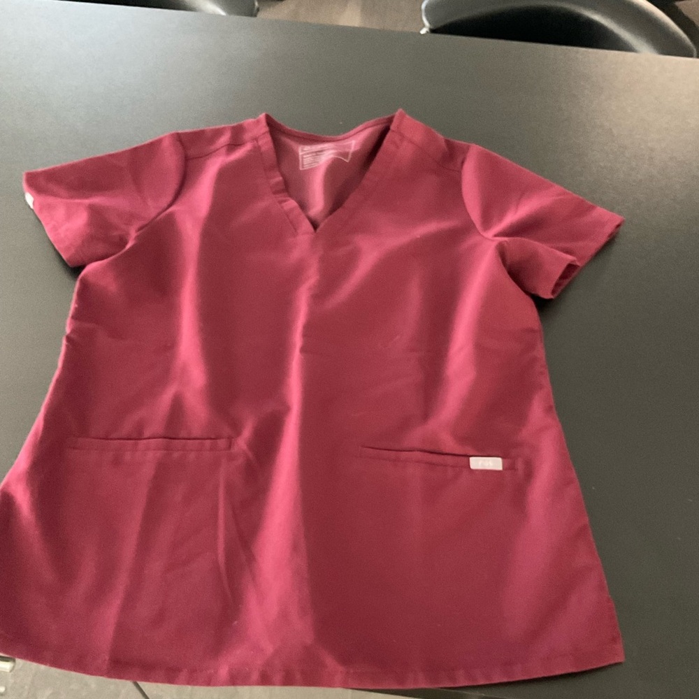 EUC FIGS Medium Casma top